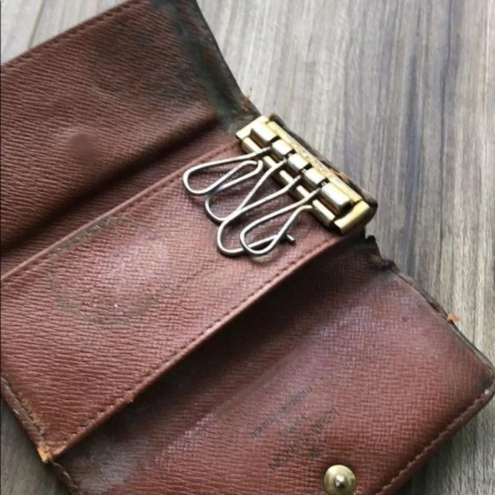 Louis Vuitton Monogram Key Holder/Wallet #368💥PRICE DROP💥